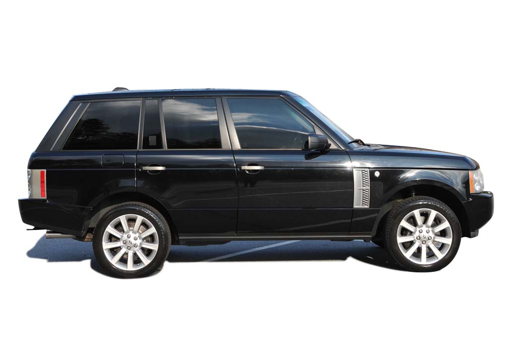 An incredible side shot photo of aLand Rover Range Rover that you should buy.
