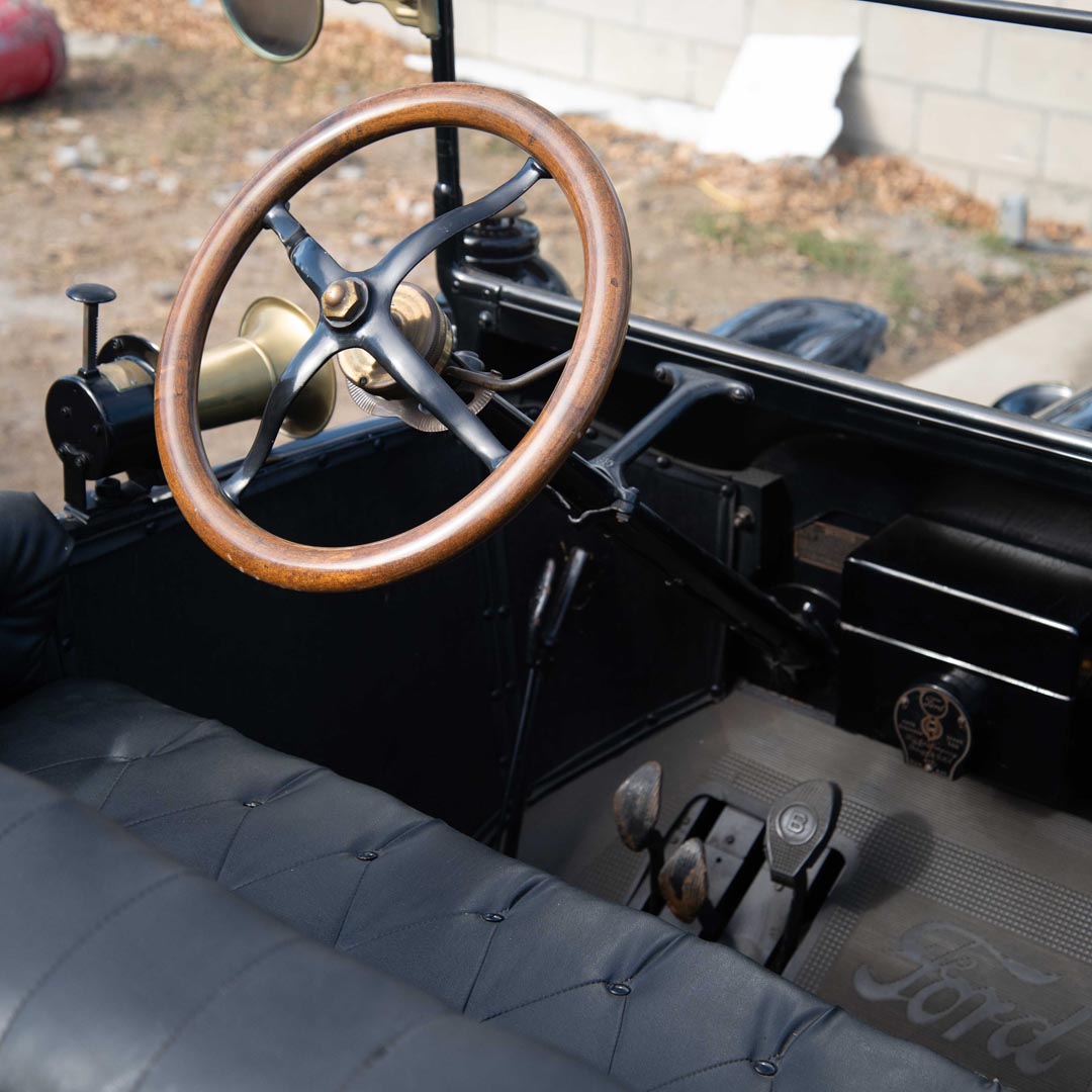 1915 Ford Model-T - Interior Photo