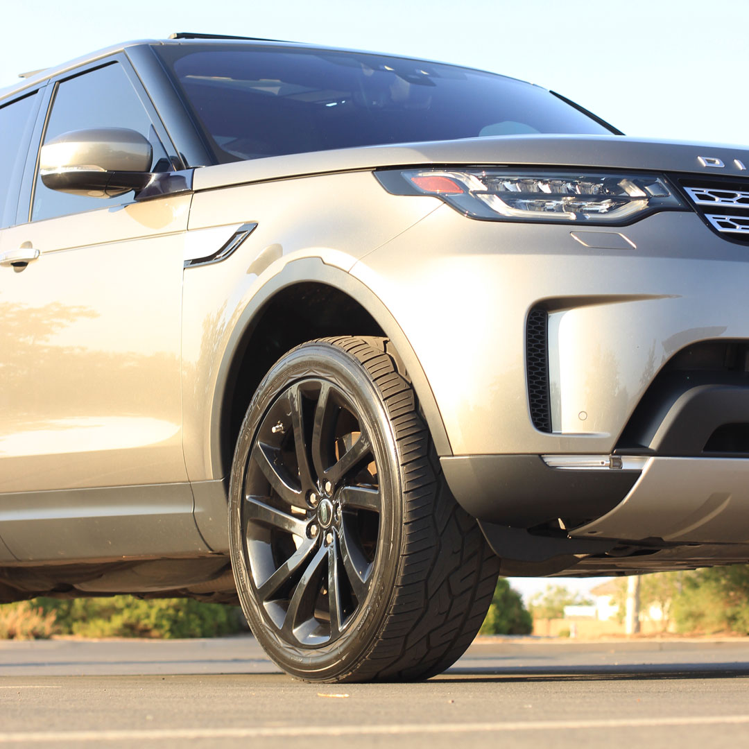 2018 Land Rover Discovery - Engine Photo