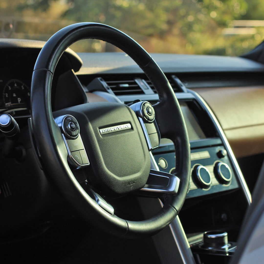 2018 Land Rover Discovery - Interior Photo