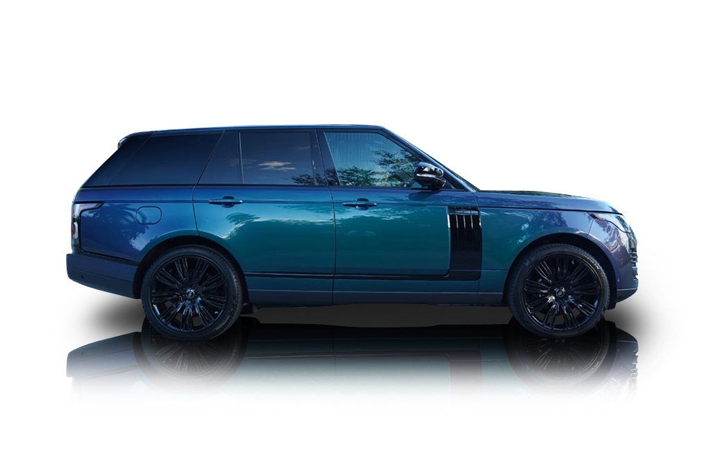 An incredible side shot photo of aLand Rover Range Rover that you should buy.