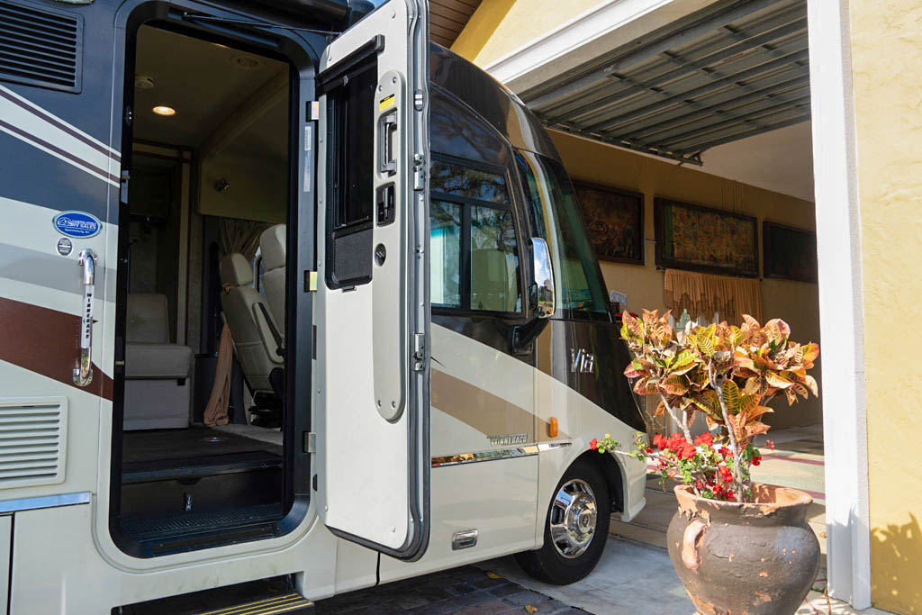 2014 Winnebago Via - Engine Photo