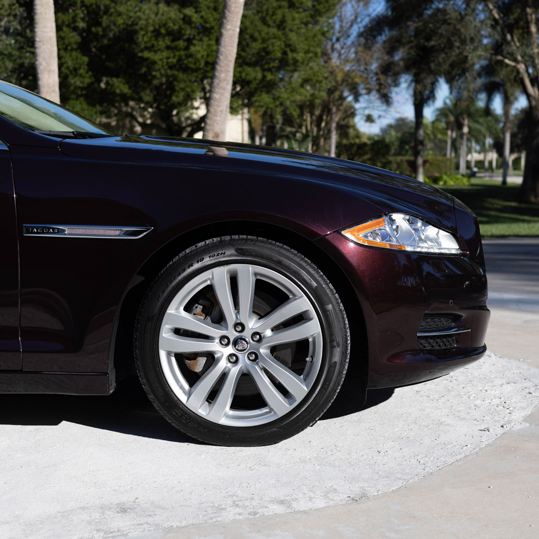 2013 Jaguar XJL Portfolio - Engine Photo