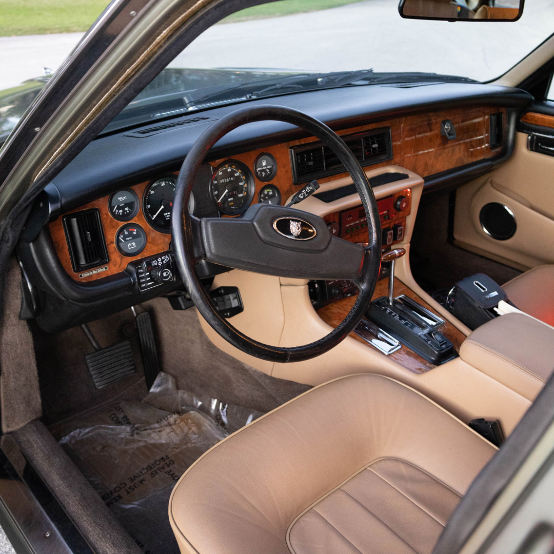 1987 Jaguar XJ6 - Interior Photo