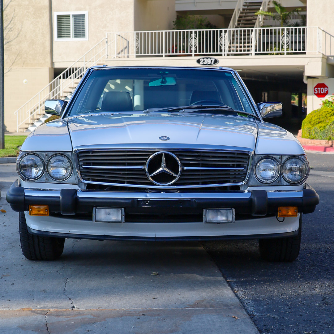 1989 Mercedes Benz 560 SL - Engine Photo