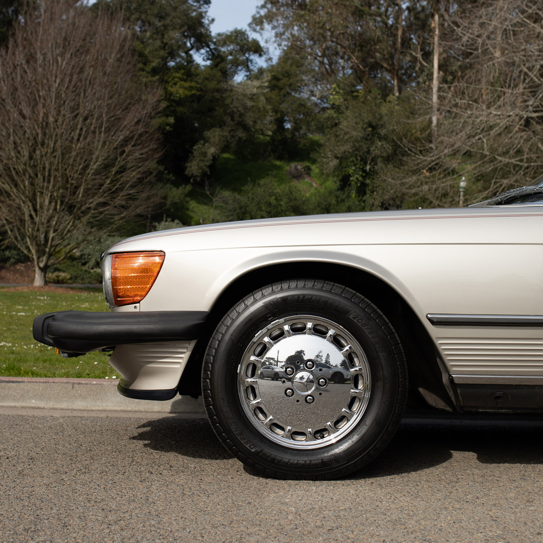 1987 Mercedes-benz 560SL  - Engine Photo