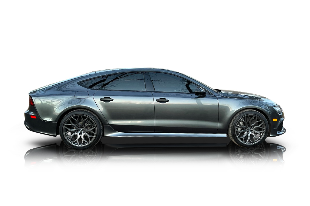 An incredible side shot photo of aAudi RS7 that you should buy.