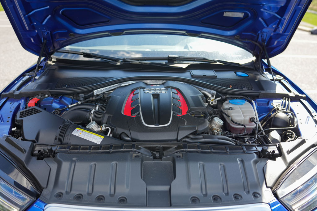 2017 Audi RS7 - Engine Photo