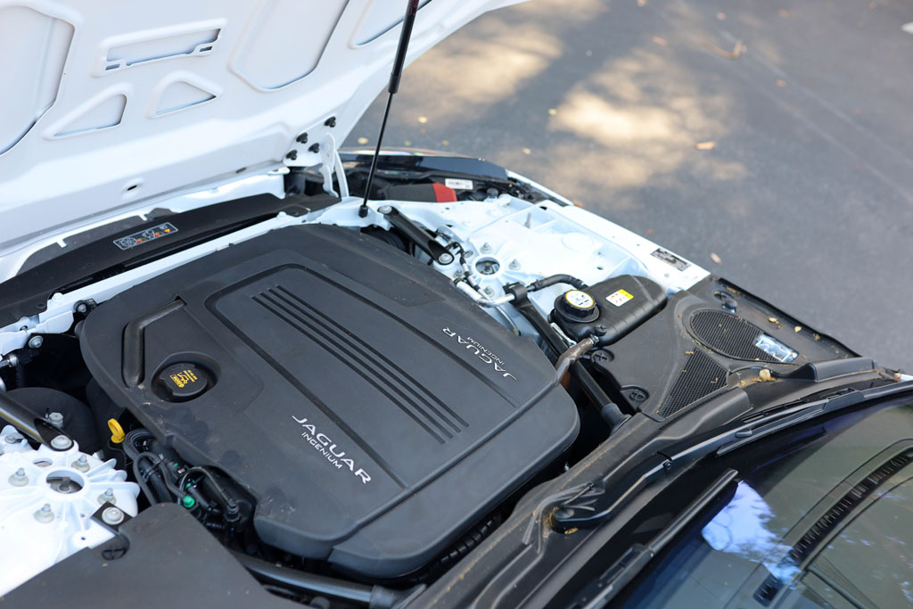 2020 Jaguar F-Type - Engine Photo
