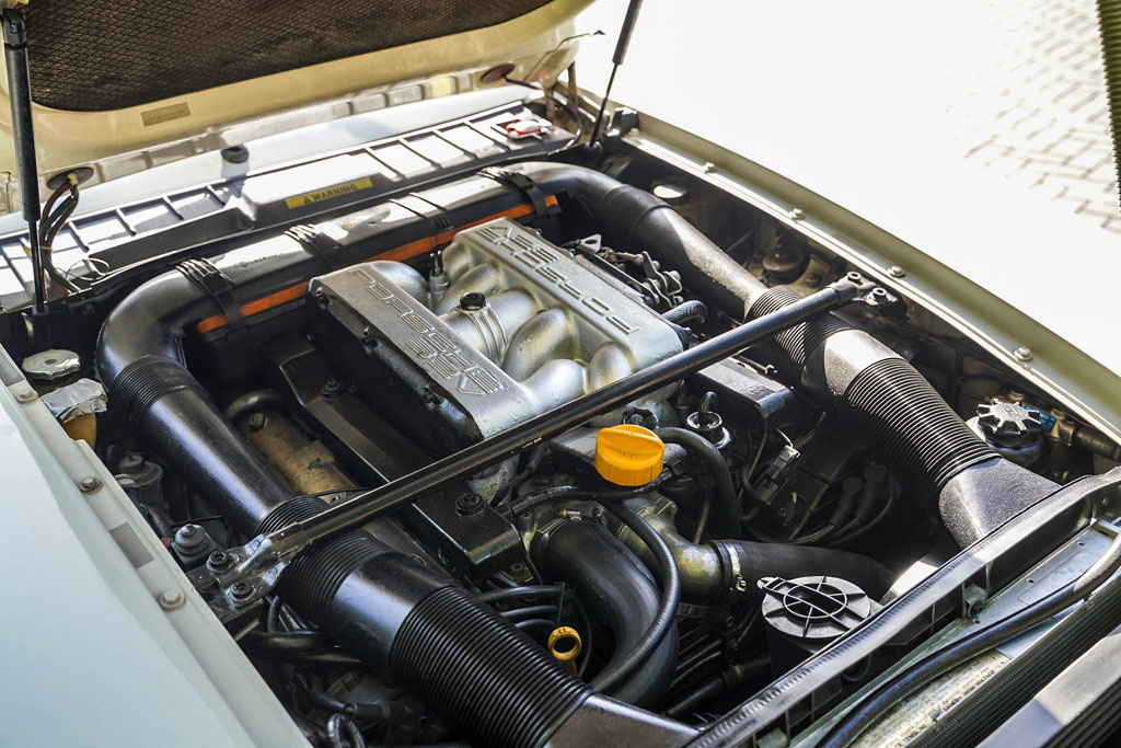 1989 Porsche 928 - Engine Photo