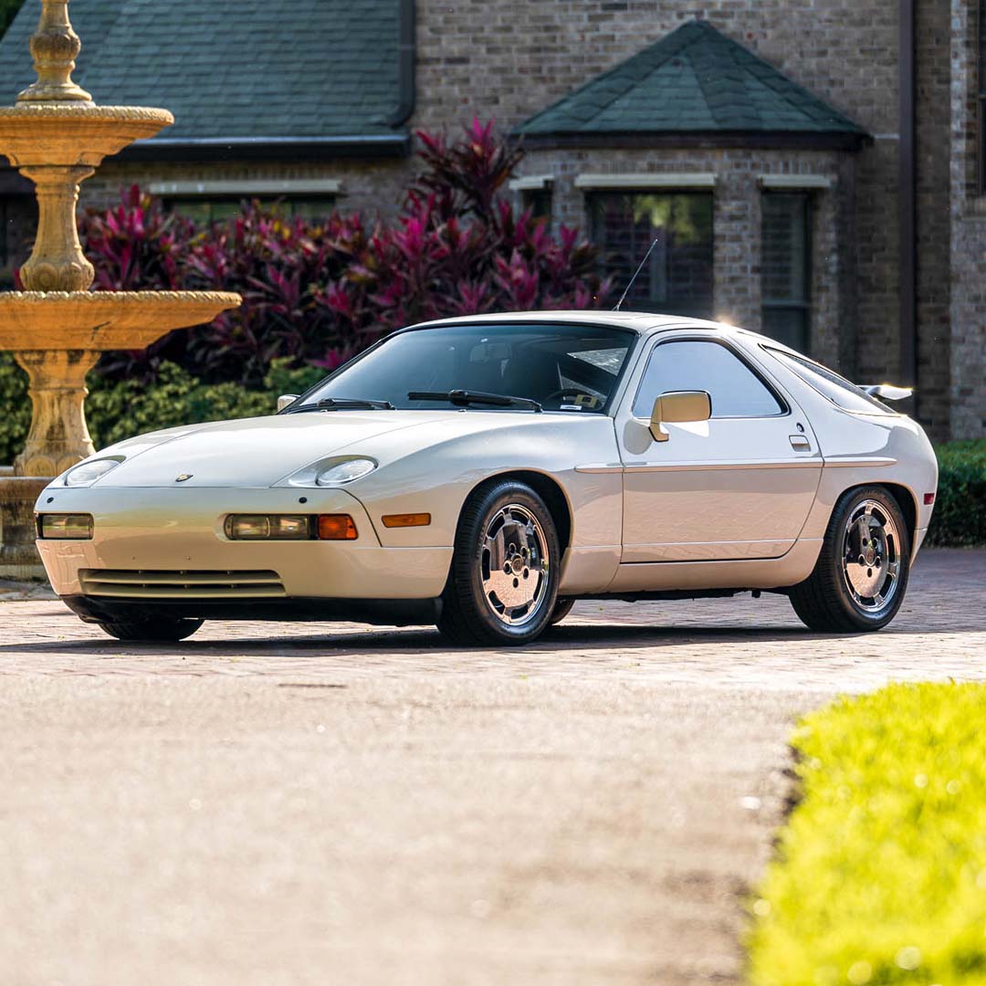 1989 Porsche 928 - Overview Photo