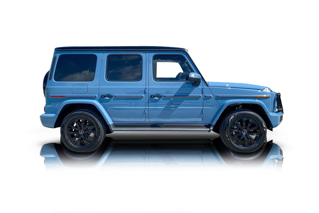 An incredible side shot photo of aMercedes-Benz G550 that you should buy.