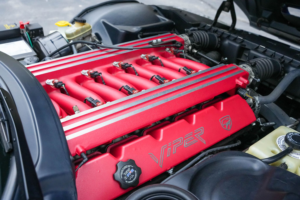 1998 Dodge Viper - Engine Photo