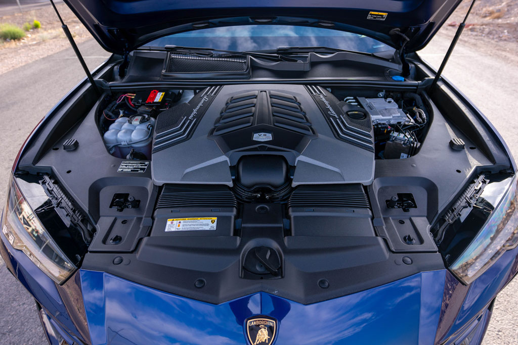 2019 Lamborghini Urus - Engine Photo