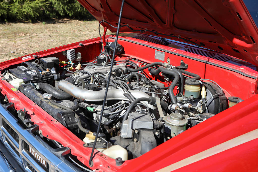 1986 Toyota Pick-Up - Engine Photo