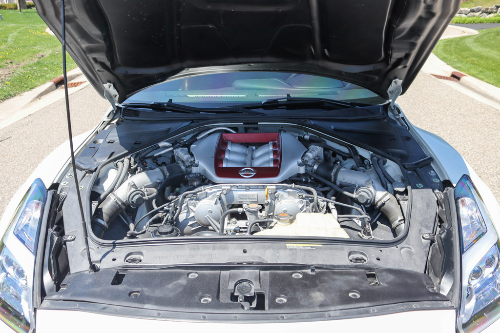 2016 Nissan GT-R - Engine Photo