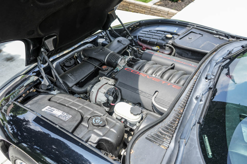 2001 Chevrolet Corvette - Engine Photo