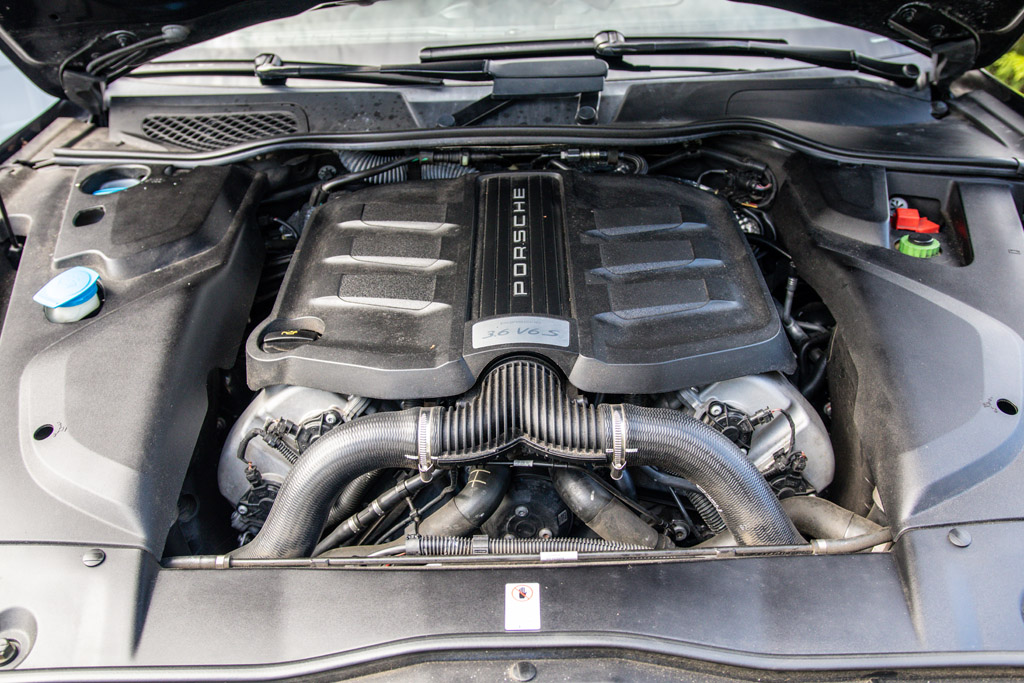 2015 Porsche Cayenne - Engine Photo