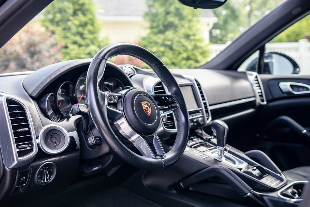 2015 Porsche Cayenne - Interior Photo
