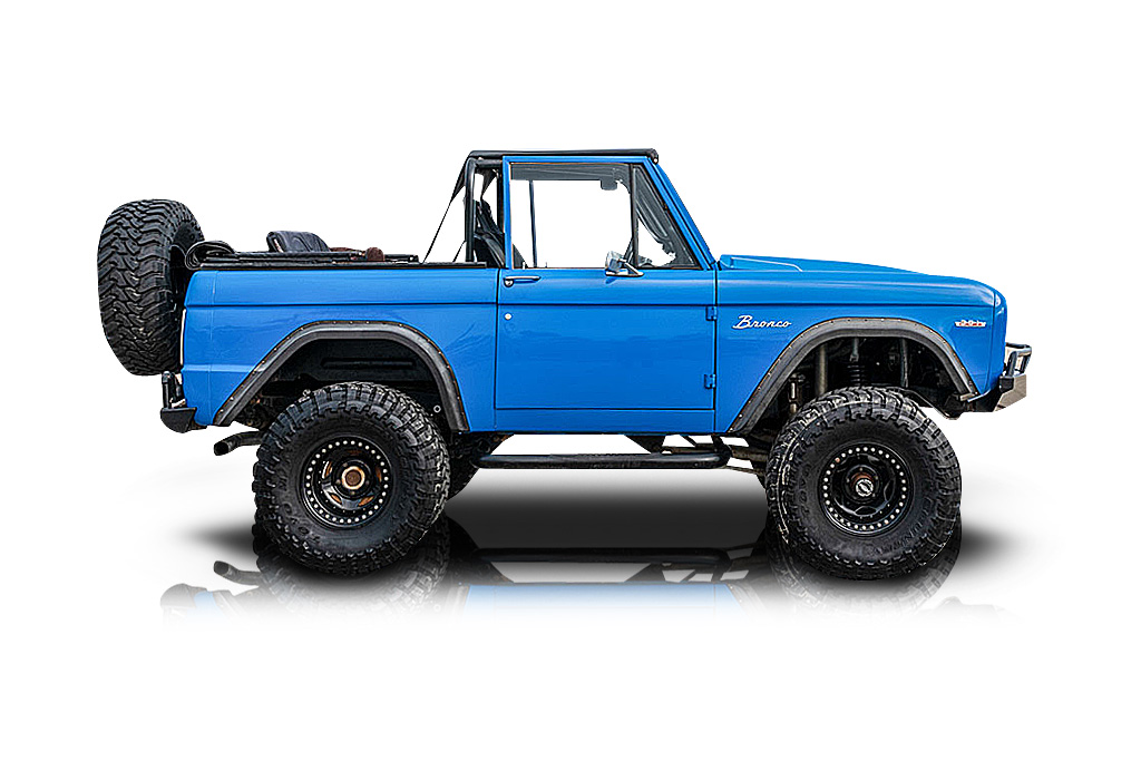 An incredible side shot photo of aFord Bronco that you should buy.