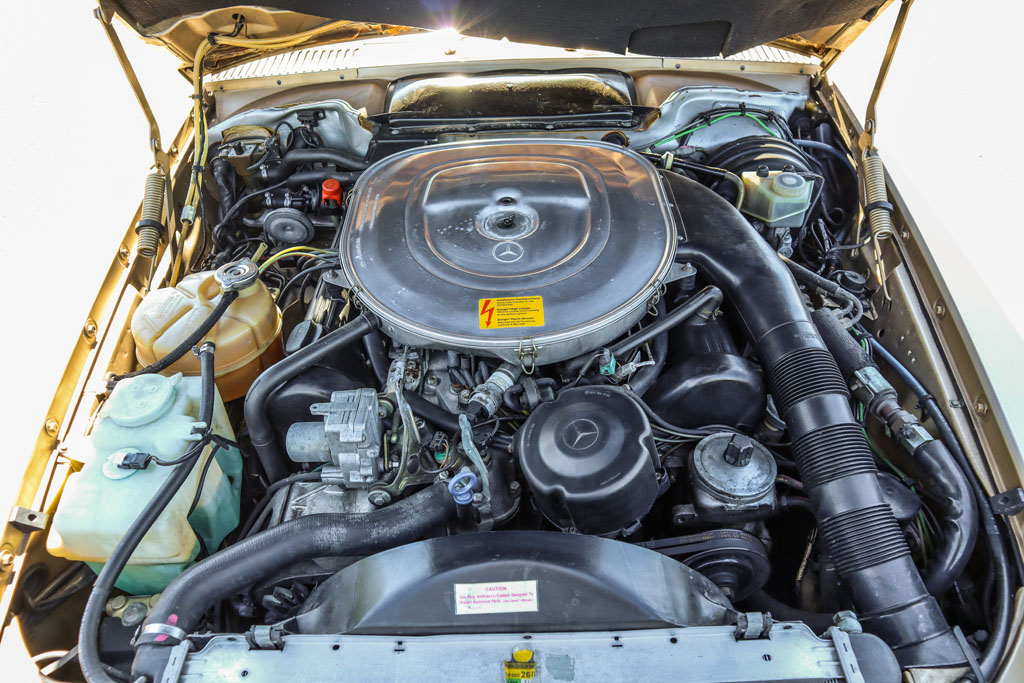 1987 Mercedes Benz 560 - Engine Photo