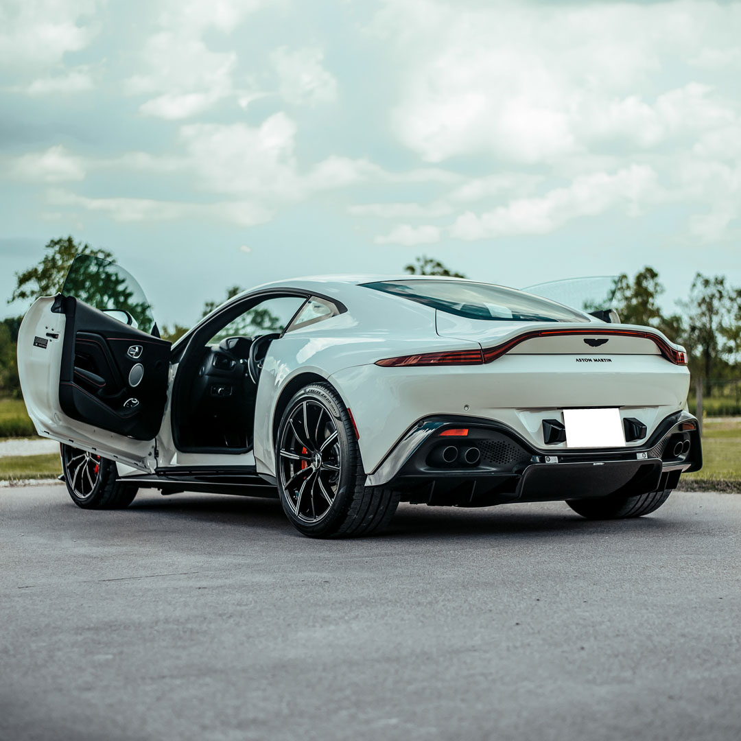 2021 Aston Martin Vantage - Interior Photo