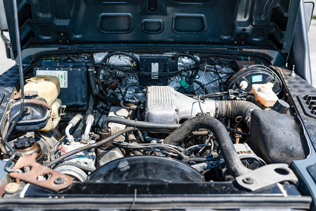 1990 Land Rover Defender - Engine Photo