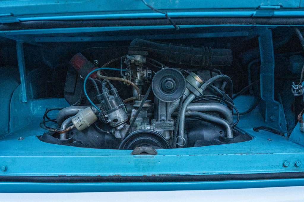 1974 Volkswagen Kombi - Engine Photo