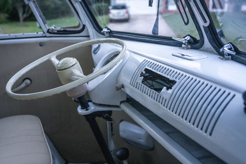 1974 Volkswagen Kombi - Interior Photo