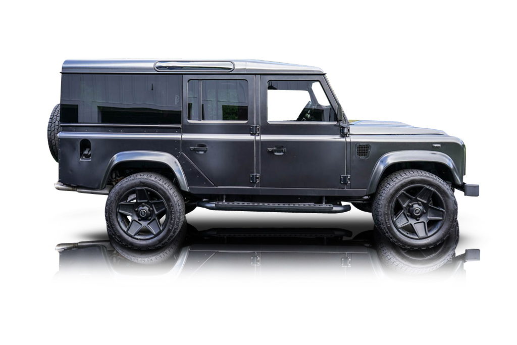 An incredible side shot photo of aLand Rover Defender 110 that you should buy.
