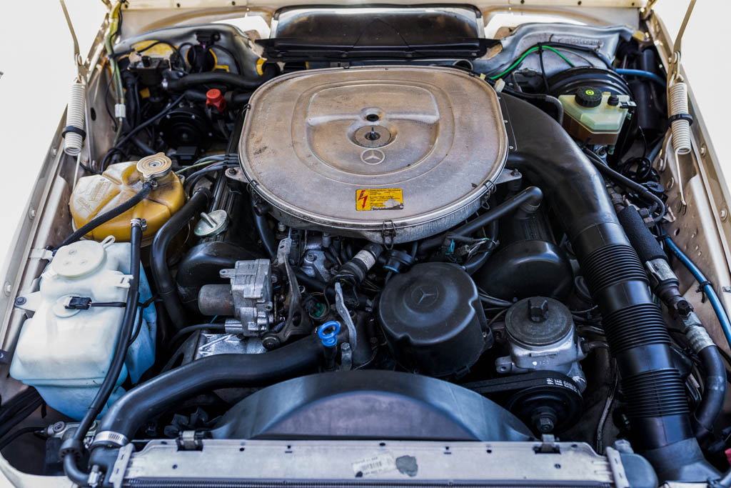 1986 Mercedes-Benz 560SL - Engine Photo