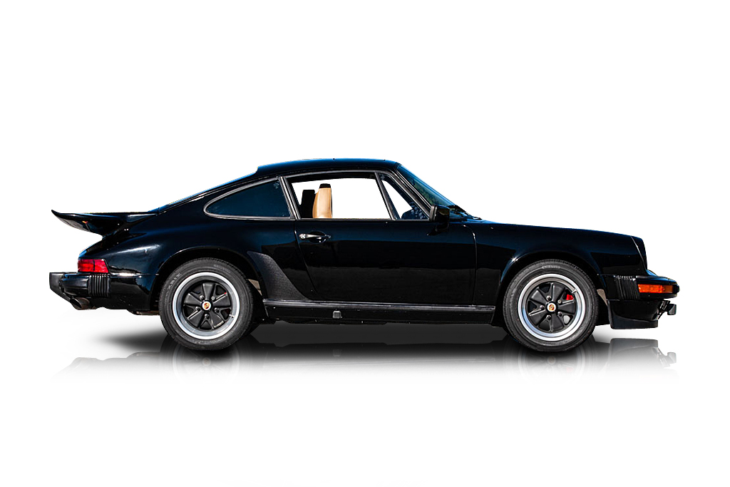 An incredible side shot photo of aPorsche 911 that you should buy.