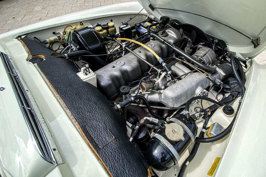 1970 Mercedes Benz 280SL - Engine Photo