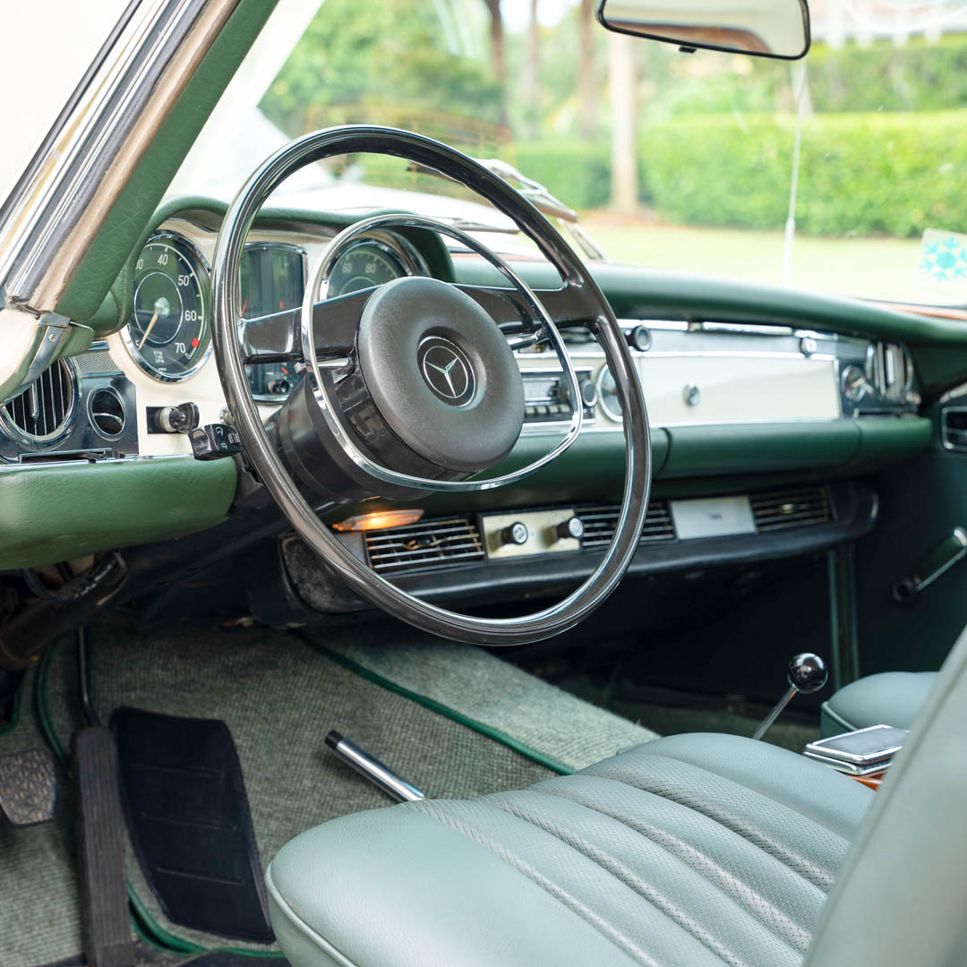1970 Mercedes Benz 280SL - Interior Photo