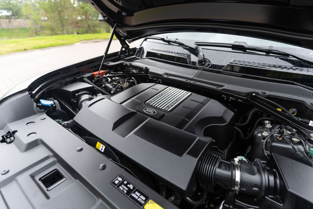 2023 Land Rover Defender 90 - Engine Photo