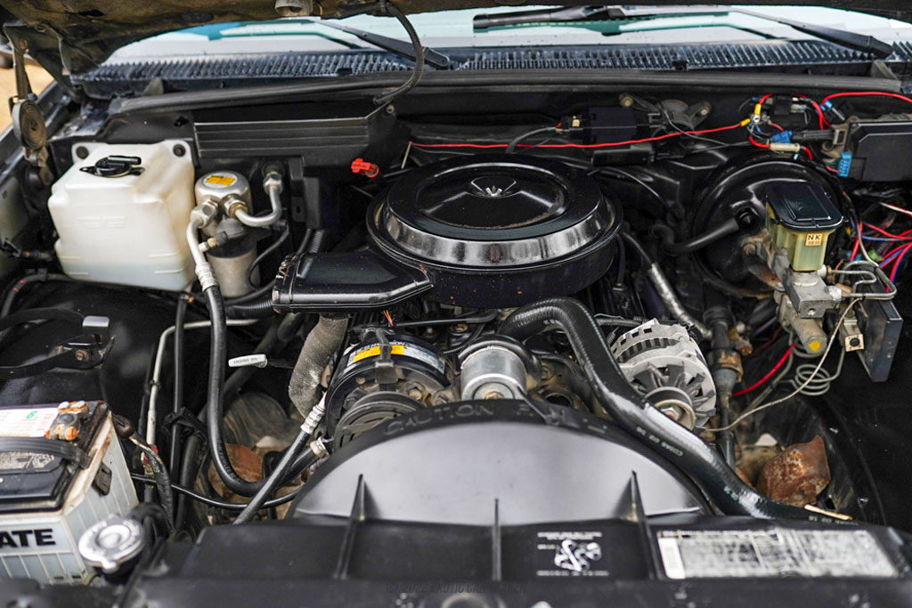 1989 Chevrolet K2500 - Engine Photo