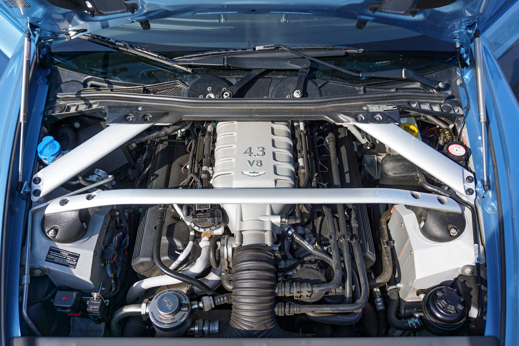 2007 Aston Martin V8 Vantage - Engine Photo