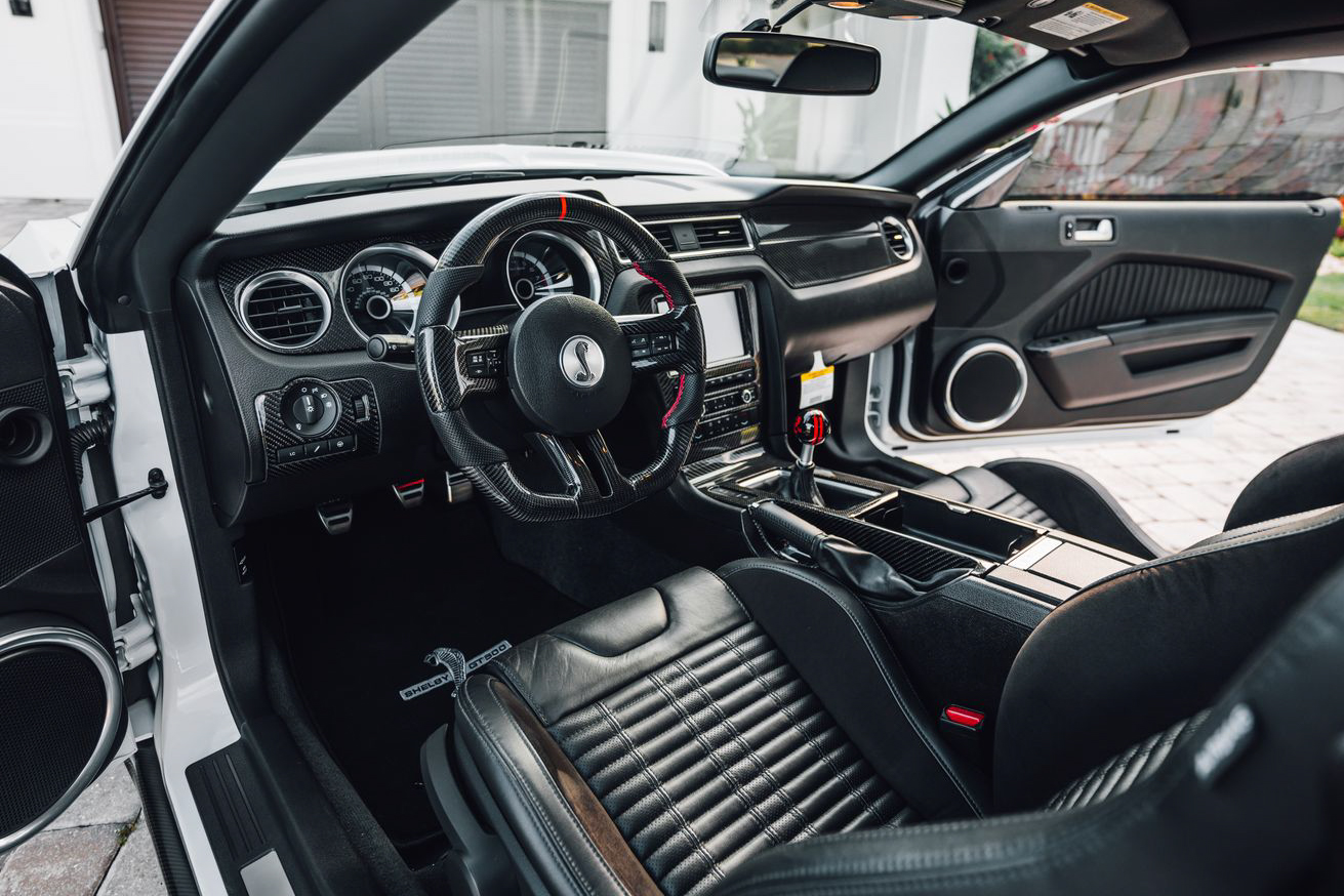 2014 Ford Mustang - Interior Photo