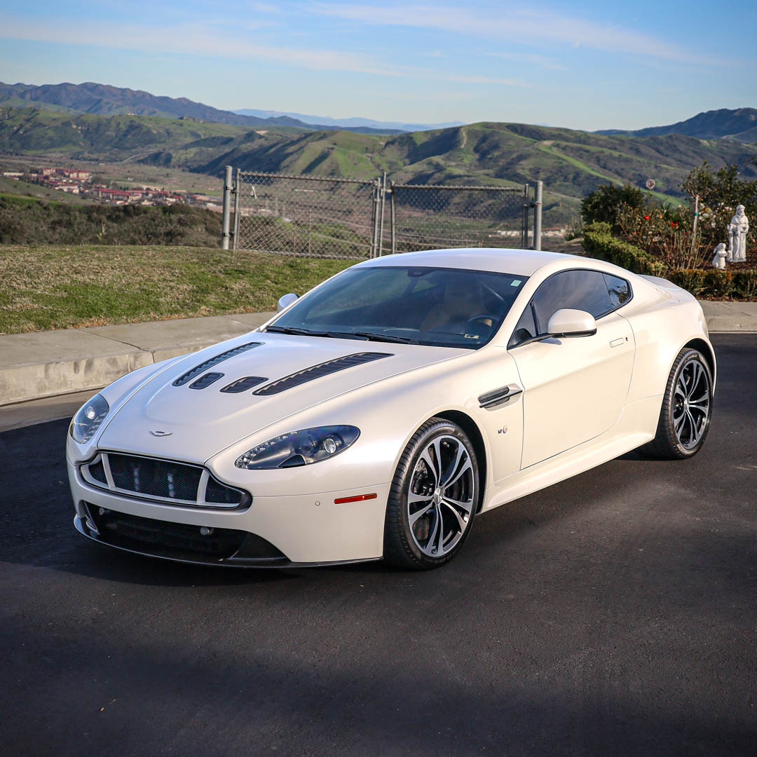 2015 Aston Martin V12 Vantage S - Overview Photo
