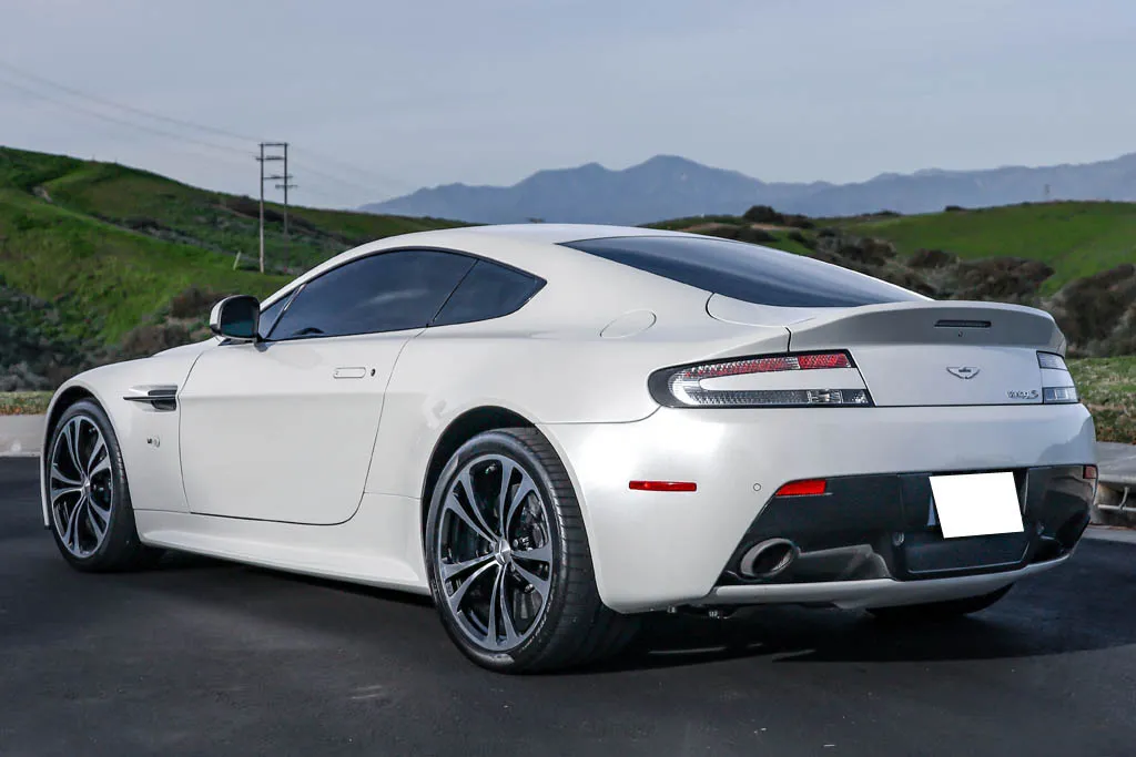 2015 Aston Martin V12 Vantage S - Interior Photo