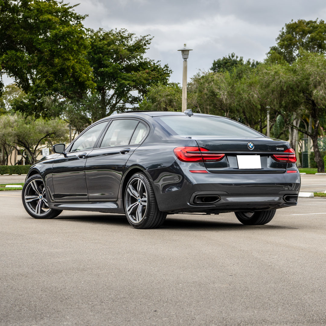 2019 BMW 740i - Interior Photo