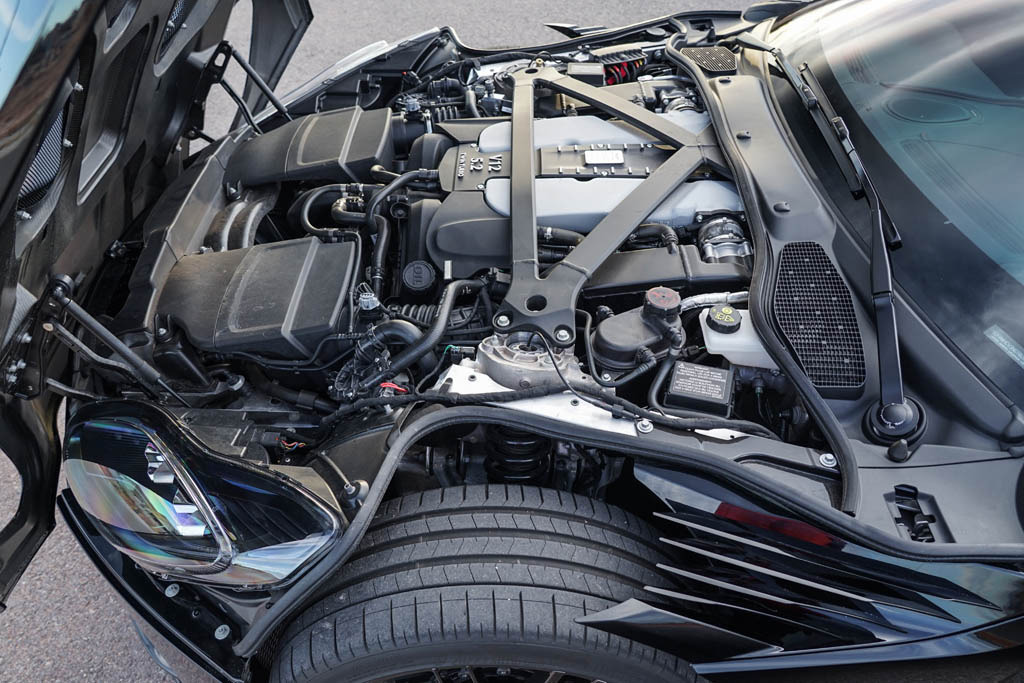 2022 Aston Martin DBS - Engine Photo