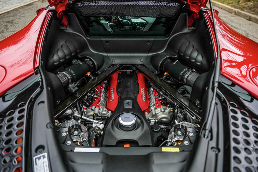2022 Ferrari SF90 Stadale - Engine Photo