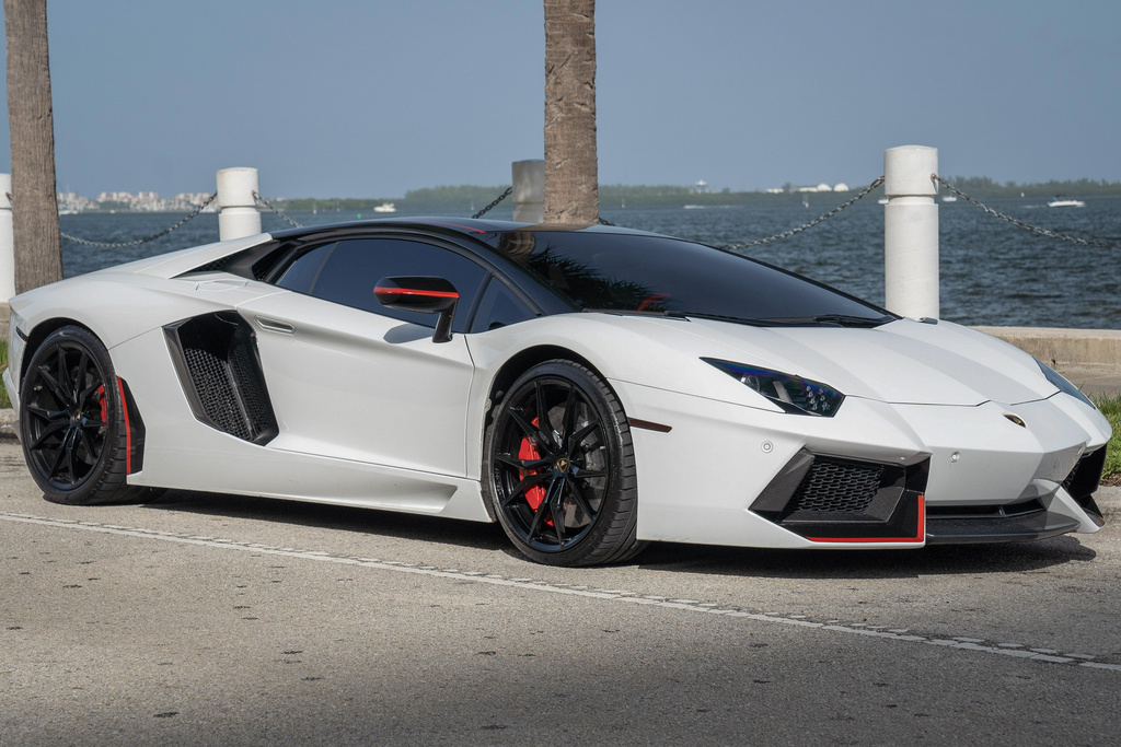 2014 Lamborghini Aventador - Overview Photo