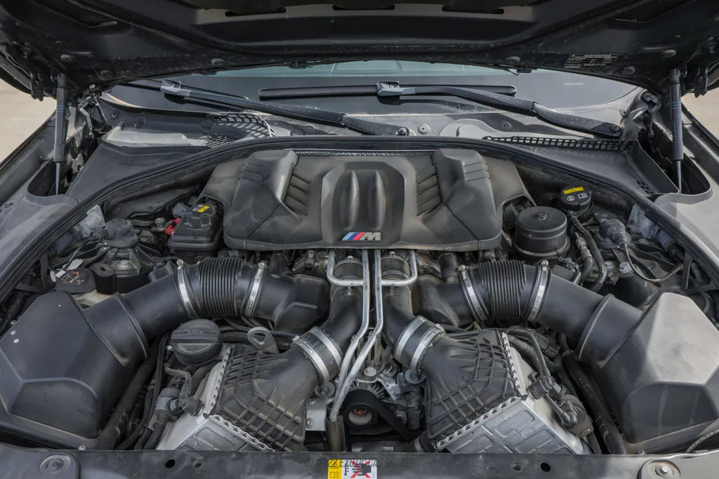 2014 BMW M5 - Engine Photo