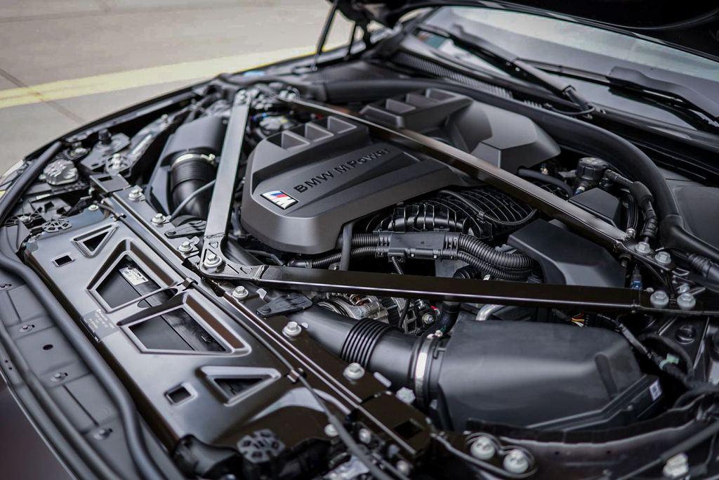 2023 BMW M4 - Engine Photo