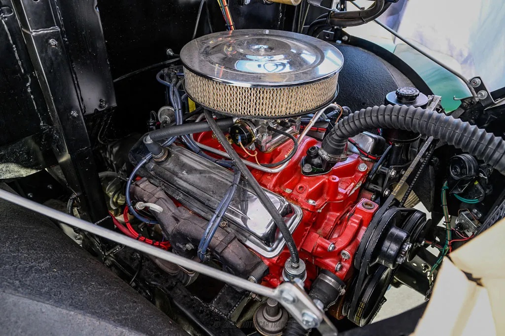1964 Divco 200-B - Engine Photo