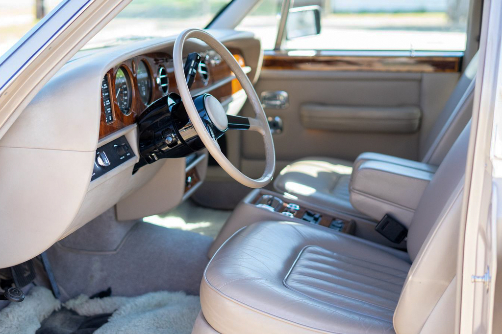 1989 Rolls Royce Silver Spirit - Engine Photo