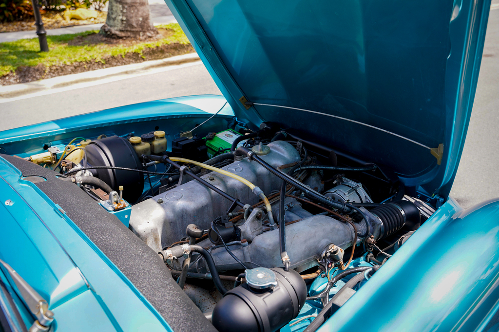 1971 Mercedes-Benz 280SL - Engine Photo