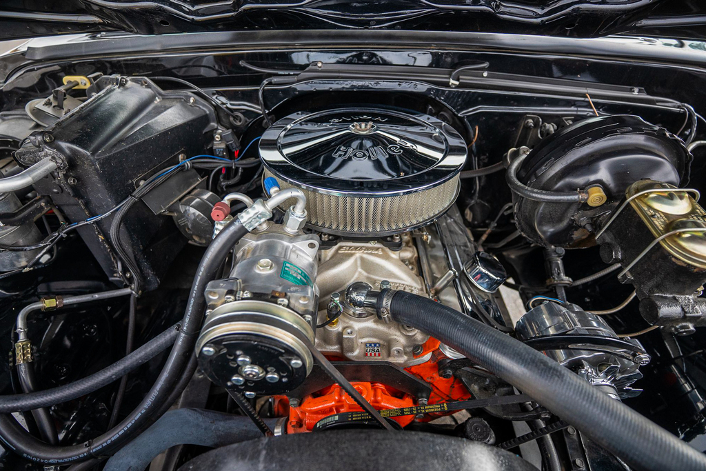 1971 Chevrolet K5 Blazer - Engine Photo